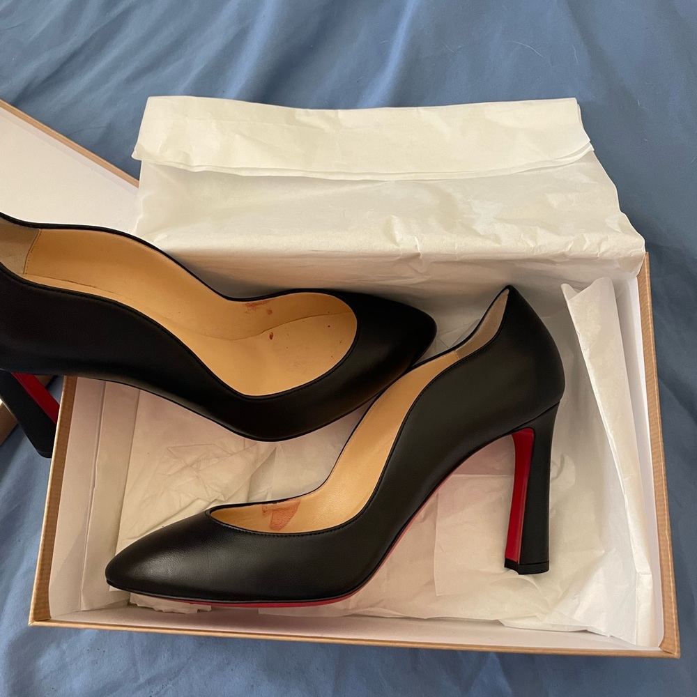 Christian Louboutin Agneska Heels - size 40 red bottoms never worn outsi…